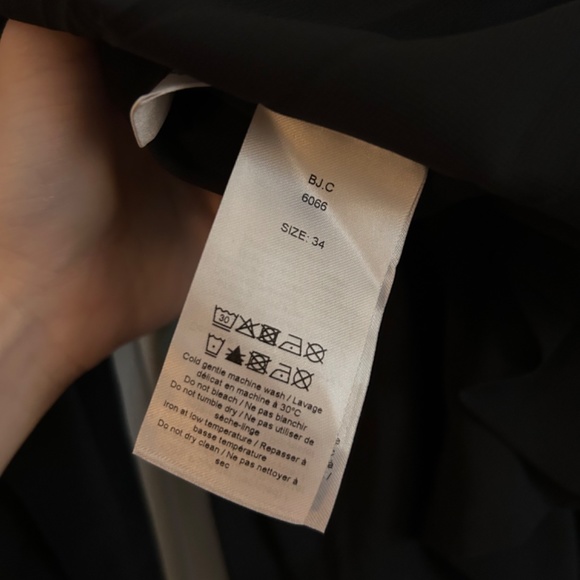 GANNI sz 34 Ruffle Collar Smocked Chiffon Blouse Black - Picture 6 of 7